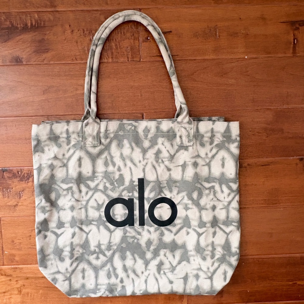 Alo Yoga Shopper Tote Tie Dye Logo Canvas Bag, Womens OS Gray White - Picture 6 of 10